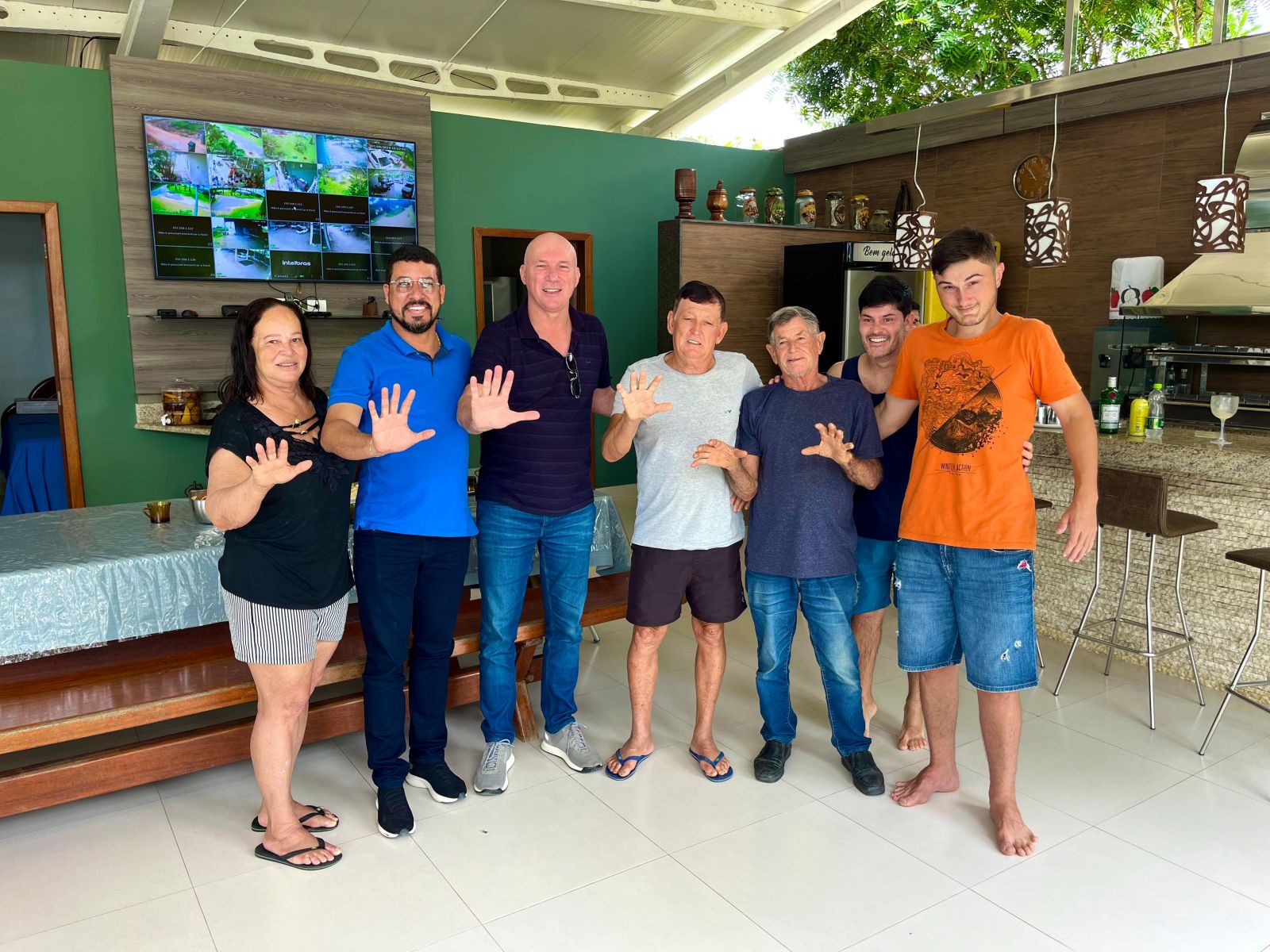 Empresrio e produtor rural Laerte Grassi, junto com sua famlia, declara apoio  candidatura de Ricardo Flauzino e Z Sossai. (Foto: Divulgao)