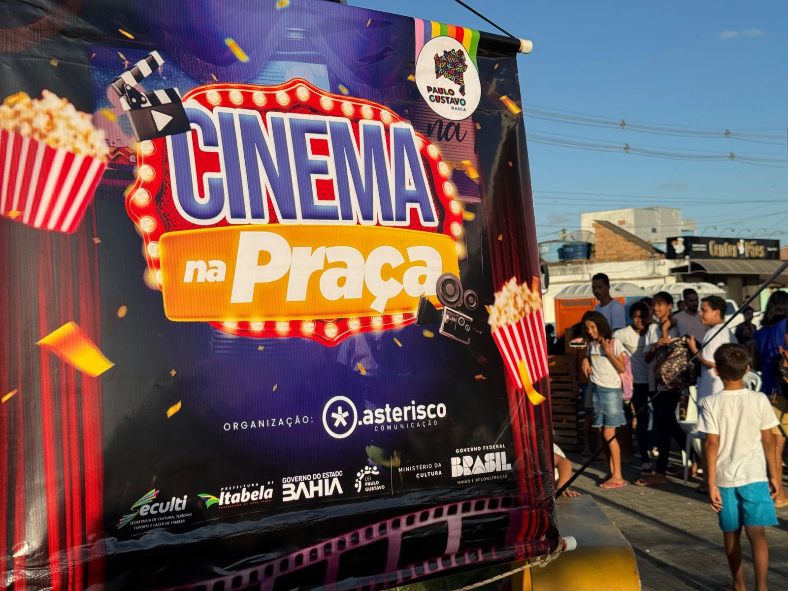 Cinema na Praa promove incluso social com sesses gratuitas em Itabela. (Foto: Divulgao)