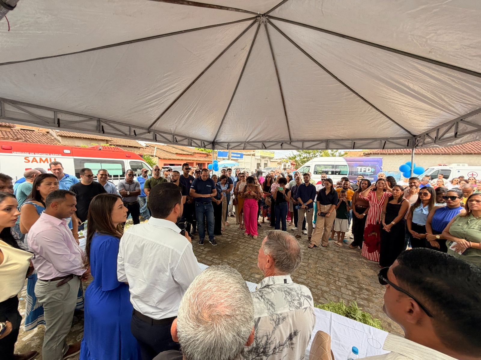 Prefeito Flauzino e deputada Cl�udia Oliveira entregam mais de R$ 1 milh�o em ve�culos e equipamentos de sa�de para Itabela