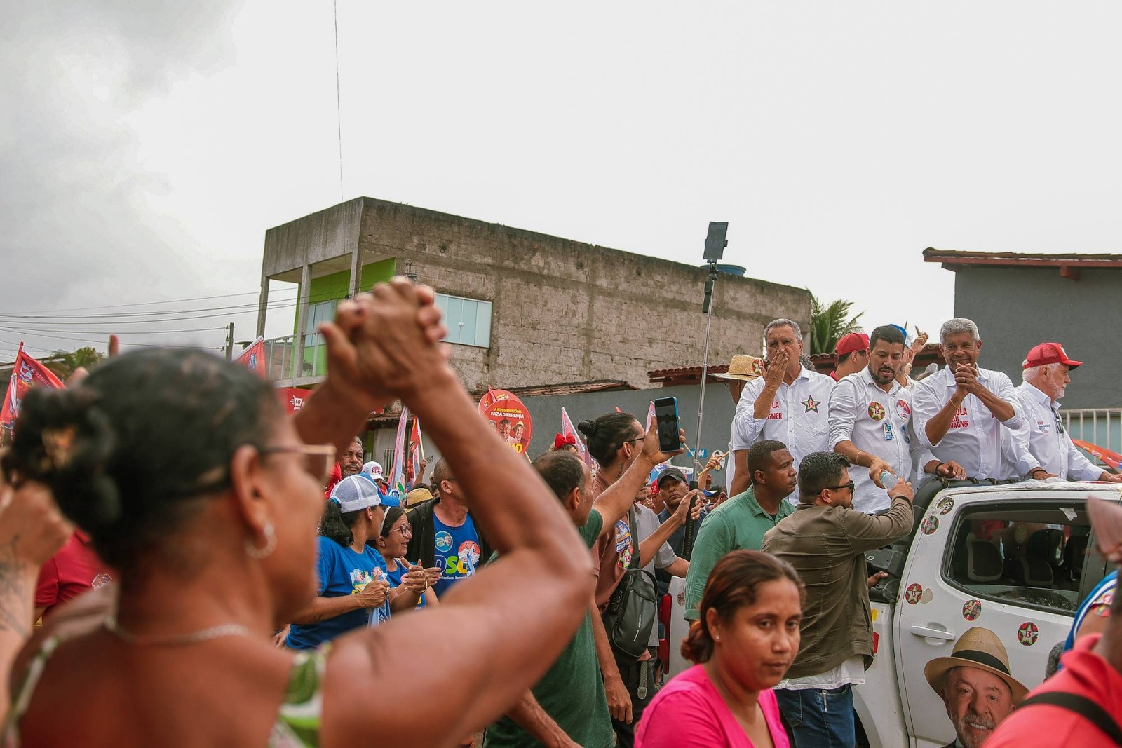 Prefeito Flauzino realiza mega carreata com Jerônimo, Rui, Cláudia e leva multidão às ruas de Itabela Prefeito Flauzino realiza mega carreata com Jerônimo, Rui, Cláudia e leva multidão às ruas de Itabela