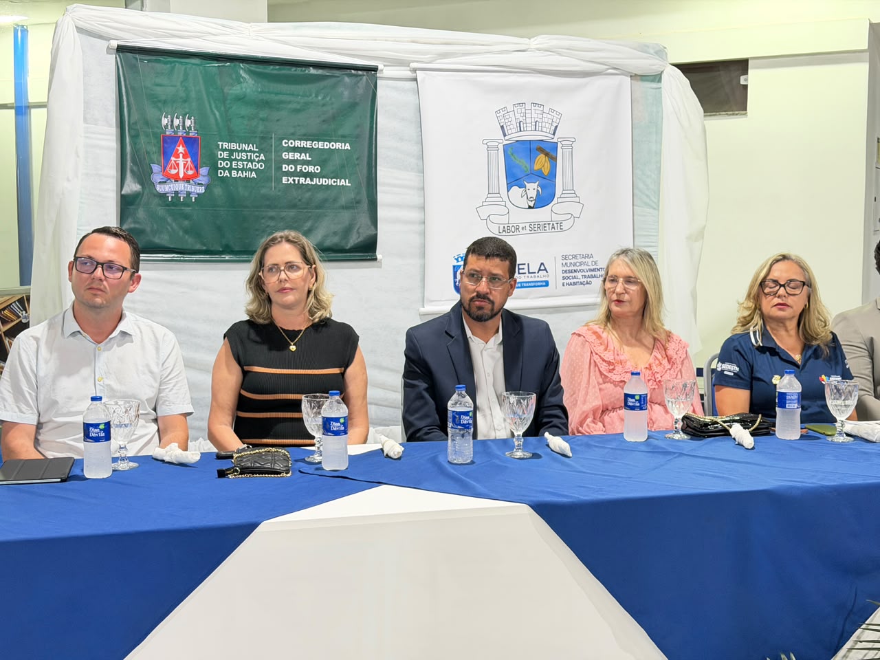 Prefeito Flauzino entrega 322 t�tulos de propriedade e realiza sonho de fam�lias do bairro Pereir�o
