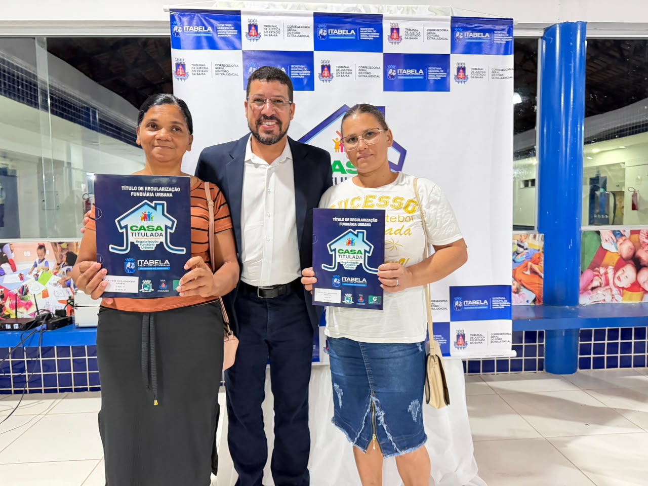 Prefeito Flauzino entrega 322 t�tulos de propriedade e realiza sonho de fam�lias do bairro Pereir�o