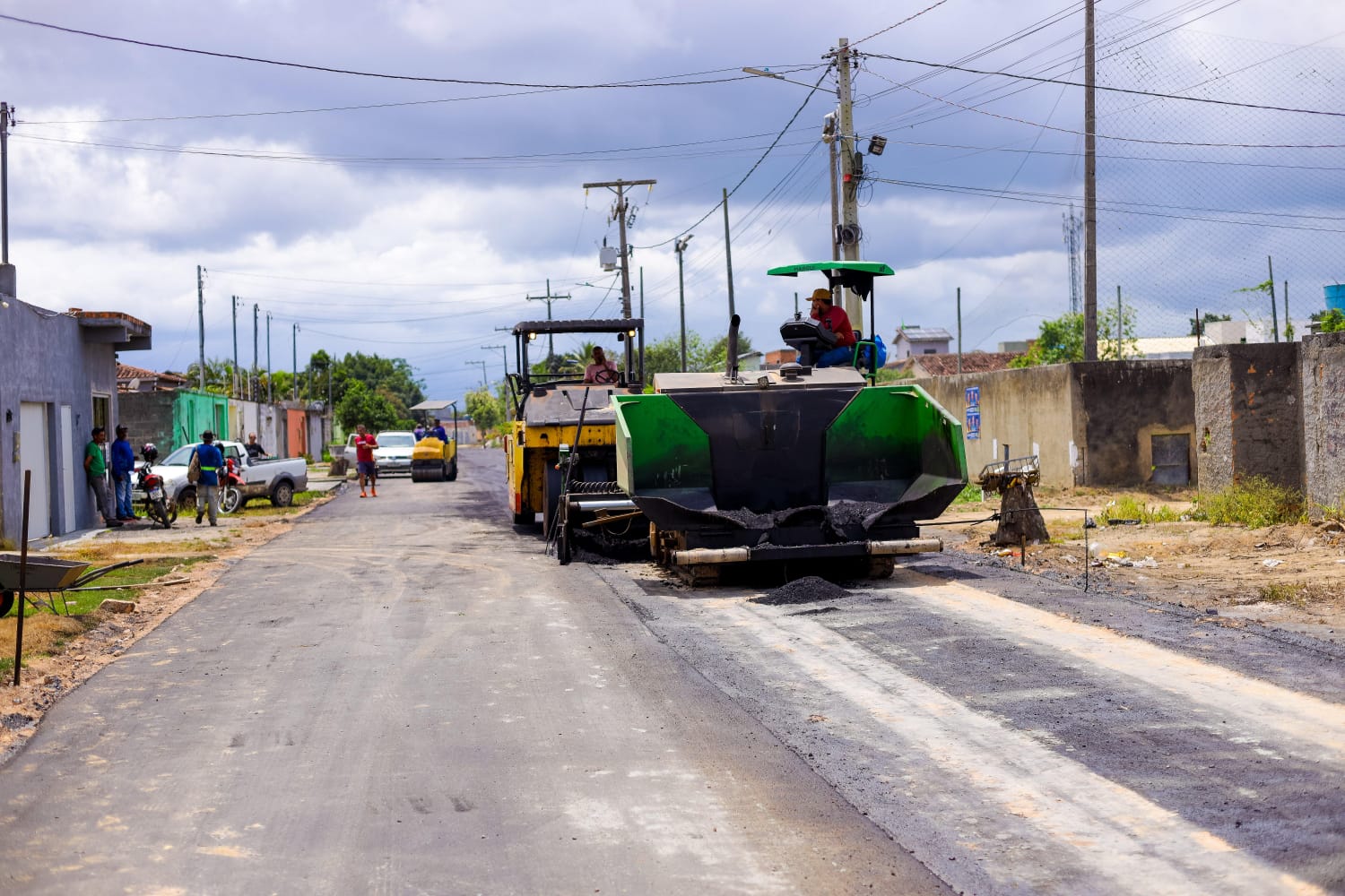 Prefeitura de Eun�polis avan�a com pavimenta��es no Alecrim II, Nova Eun�polis, Col�nia e Santa Isabel