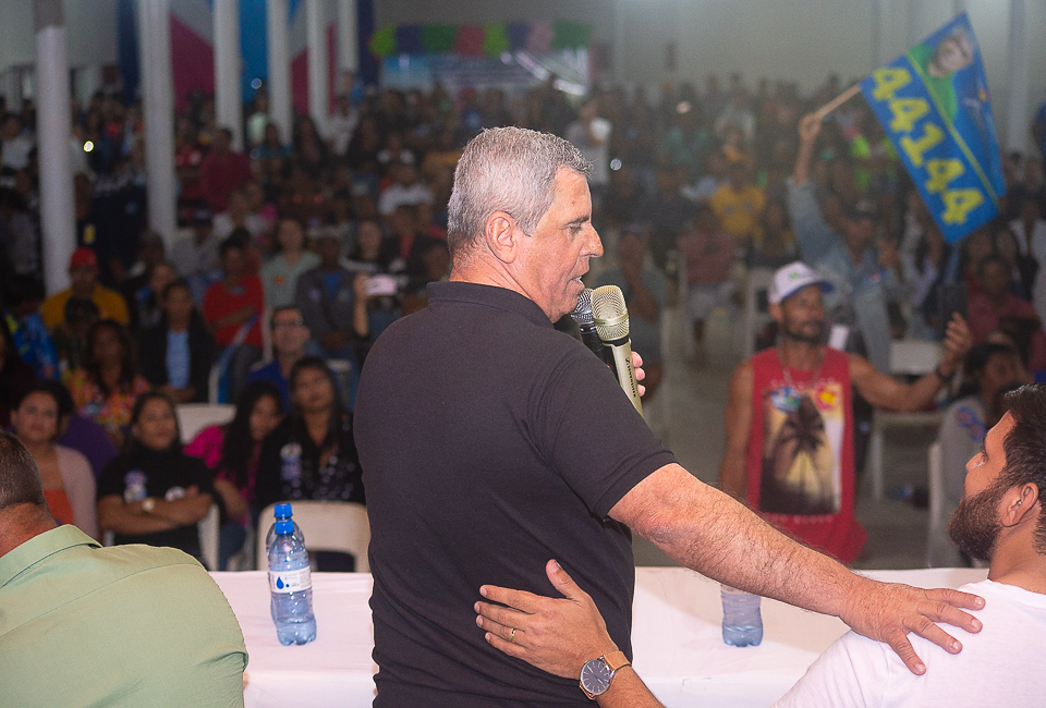 Tio Pedro Dap. durante encontro poltico em Itabela. (Foto: Divulgao)