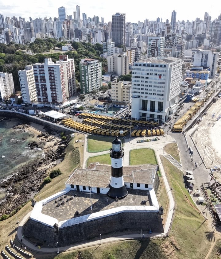 Deputada Cl�udia Oliveira viabiliza �nibus escolares para Eun�polis, Itabela e Guaratinga