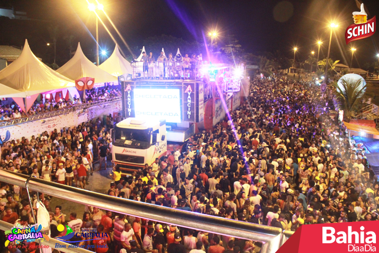 Multido lota circuito na terceira noite de folia em Cabrlia. (Foto: Alex Gonalves/BAHIA DIA A DIA)