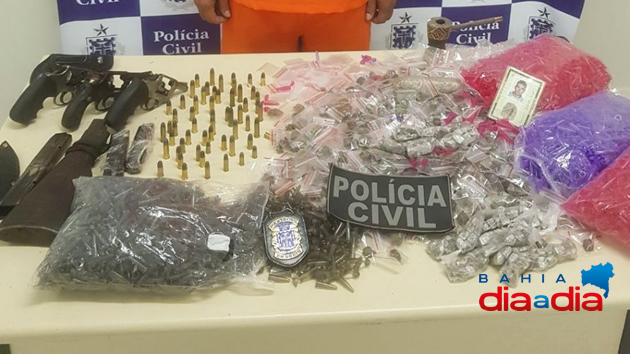 Drogas, armas e munies foram apreendidas. (Foto: Divulgao)