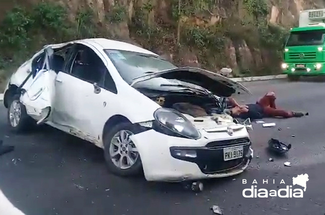 Acidente na BR-101 deixa trs pessoas feridas em Itabela. (Foto: Reproduo/Whatsapp)