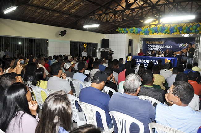 Pblico lotou espao para acompanhar a construo das propostas. (Foto: Divulgao)