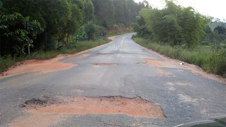 BA-283 no aparece na lista de trechos que sero revitalizados no estado. (Foto: BAHIA DIA A DIA)