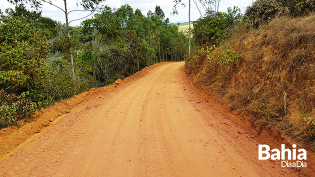 Servio de patrolamento e cascalhamento percorreu uma extenso at o trecho do Ponto Chique com mais de 30 quilmetros. (Foto: Alex Gonalves/BAHIA DIA A DIA)