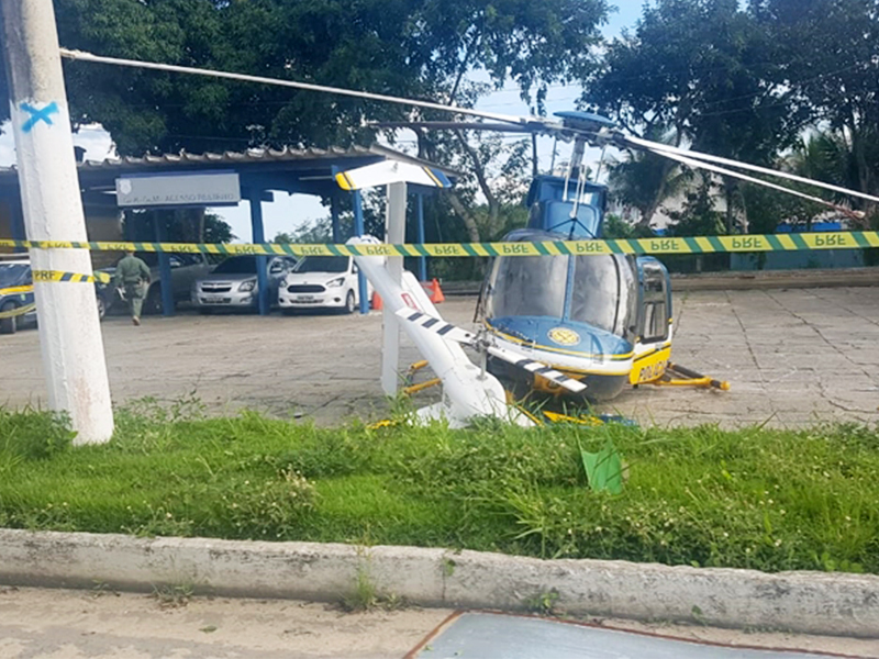 Helicptero da PRF sofre acidente ao tentar pousar em Eunpolis. (Foto: Reproduo/Whatsapp)