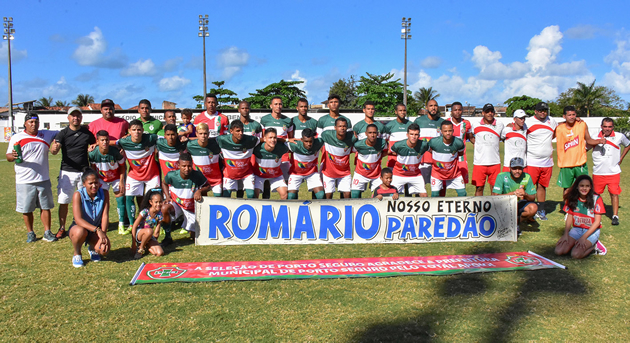 Porto Seguro presta homenagem pstuma ao ex-goleiro da Seleo, Romario, que faleceu h poucos dias, vtima de um acidente de trnsito. (Foto: Divulgao/Ascom/Porto Seguro)