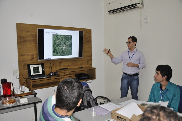 IBGE quer formar comisso com agentes sociais em Eunpolis