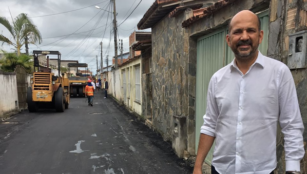 Prefeito, Robrio Oliveira faz o acompanhamento das obra.s (Foto: Divulgao)