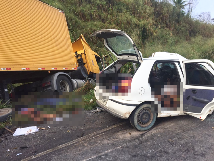 Acidente deixa oito mortos e um ferido em Itabela. (Foto: Leitor BAHIA DIA A DIA via Whatsapp)