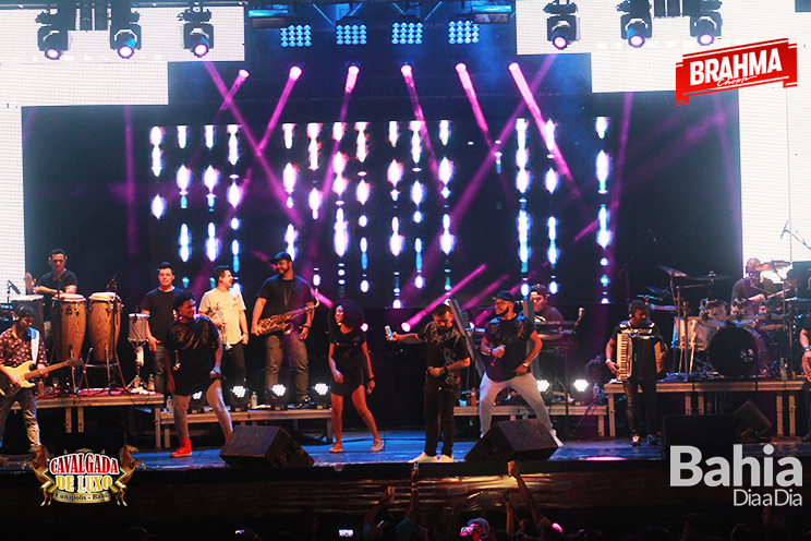 Show da banda Avies do Forr contagia pblico na 9 Cavalgada de Luxo em Eunpolis. (Foto: Alex Barbosa/BAHIA DIA A DIA)