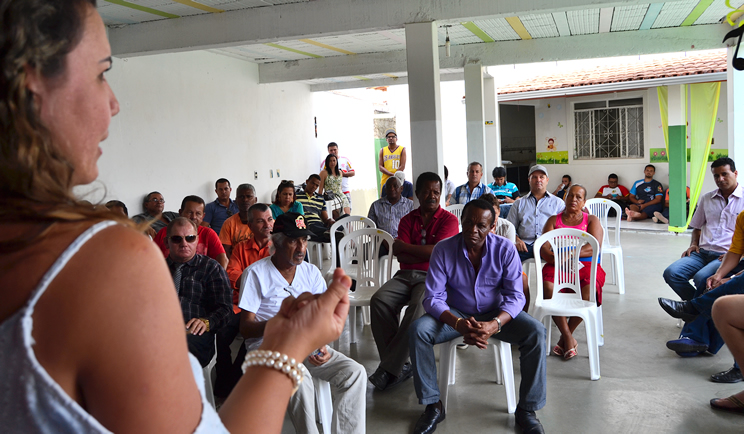 Pr-candidata Cordlia Torres fala aos presentes. (Fotos: Divulgao)