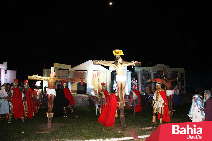 Emoo marca a cena da crucificao de Jesus. (Foto: lex Mateus)