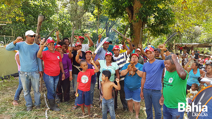 Cerca de 150 famlias do MST participam do ato. (Foto: Alex Gonalves/BAHIA DIA A DIA