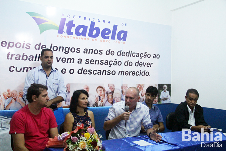 Prefeito ressaltou que as aposentadorias desses servidores representam a segurana dos seus benefcios. (Foto: Alex Gonalves/BAHIA DIA A DIA)