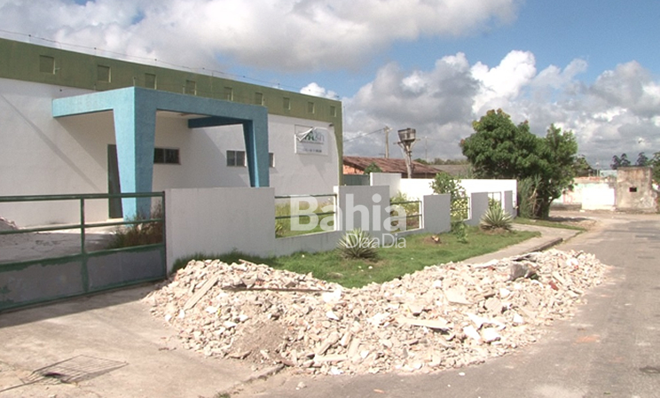 UPA abandonada no Rosa Neto revolva moradores. (Foto: C.Silveira/Bahia Dia a Dia)