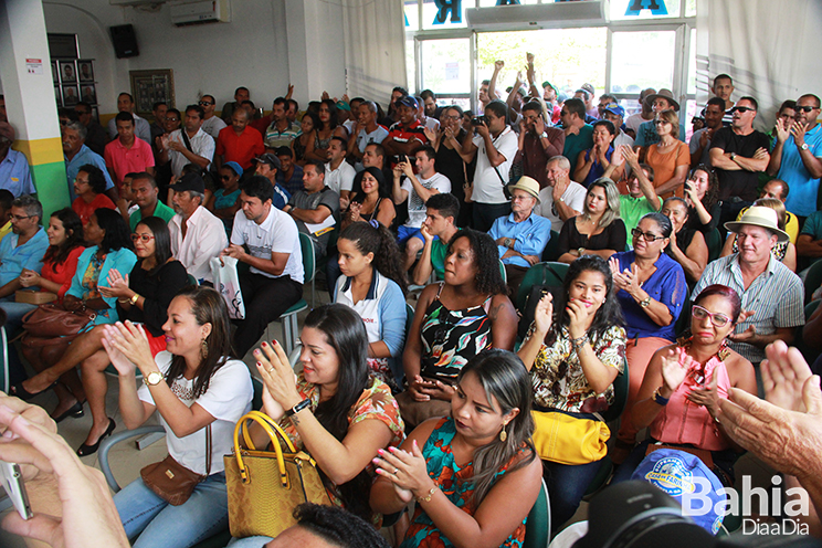 Plen�rio lotado durante a vota��o. (Foto: Alex Gon�alves/BAHIA DIA A DIA)