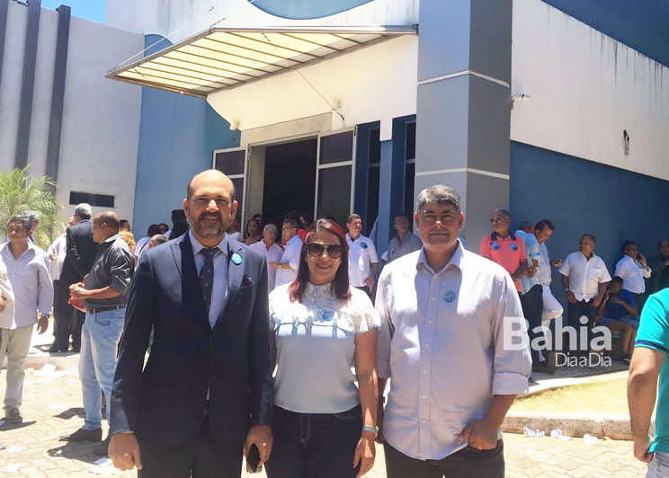 Prefeito de Eunpolis, Robrio Oliveira, Prefeita de Porto Seguro, Claudia Oliveira e Agnelo Silva, prefeito de Santa Cruz Cabrlia. 