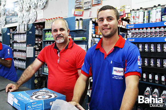 Lucas Souto, ao lado do seu Pai, Romildo Souto. (Foto: Divulgao/CDL de Itabela)