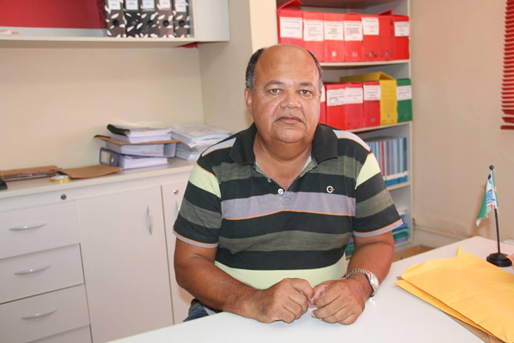 Raimundo Matos, Secretario de Administrao ressalta a ateno do candidato na hora da inscrio. (Foto: Alex Barbosa/ASCOM)