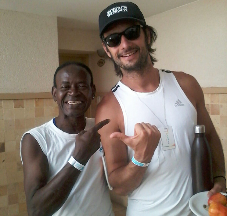 Rai Alves ao lado do Ator, Rodrigo Santoro, no hotel em Mossor. (Foto: Divulgao)