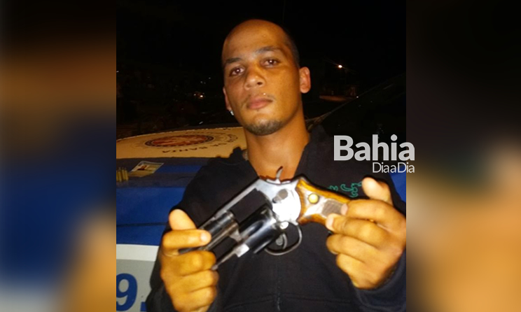 PM prende homem com revlver em bar em Montinho