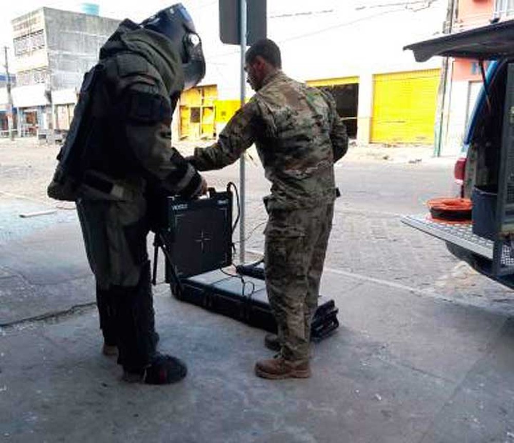 Explosivos deixados aps ataque em empresa de valores no sul da Bahia so explodidos pelo Bope (Foto: Divulgao/Polcia Militar)