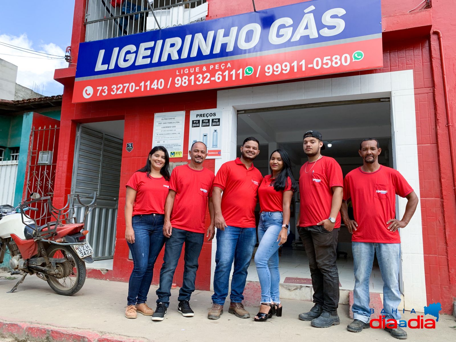 Equipe da Ligeirinho Gs em Itabela. (Foto: Alex Gonalves/BAHIA DIA A DIA)