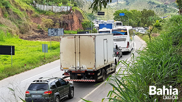 Rodovia BR-101  liberada aps bloqueio de servidores. (Foto: Alex Gonalves/BAHIA DIA A DIA)